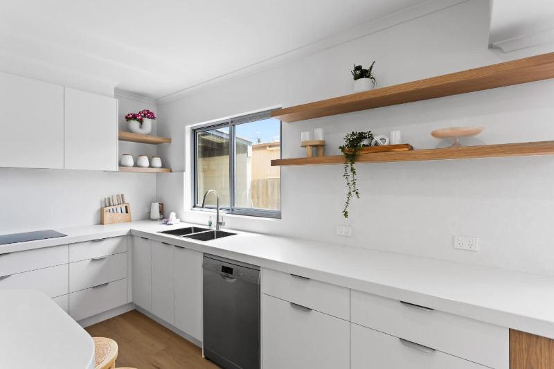 Newly Renovated Home in Heart of Cowes - image 17