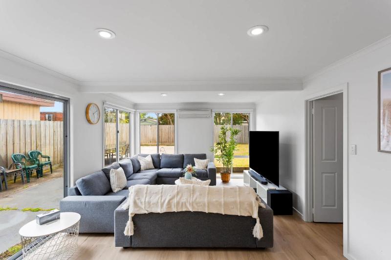 Newly Renovated Home in Heart of Cowes - image 11
