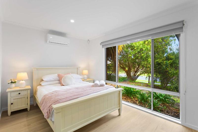 Newly Renovated Home in Heart of Cowes - image 6