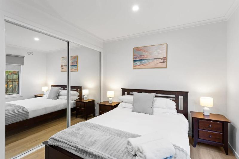 Newly Renovated Home in Heart of Cowes - image 10
