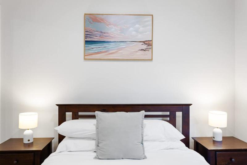 Newly Renovated Home in Heart of Cowes - image 7