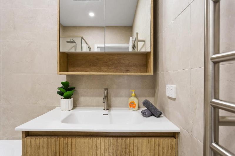 Newly Renovated Home in Heart of Cowes - image 16