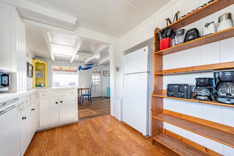The Roaring 20's - KDH MP 6 Historic Oceanfront Cottage Sunrise Views Pets OK Flex Stays - image 15