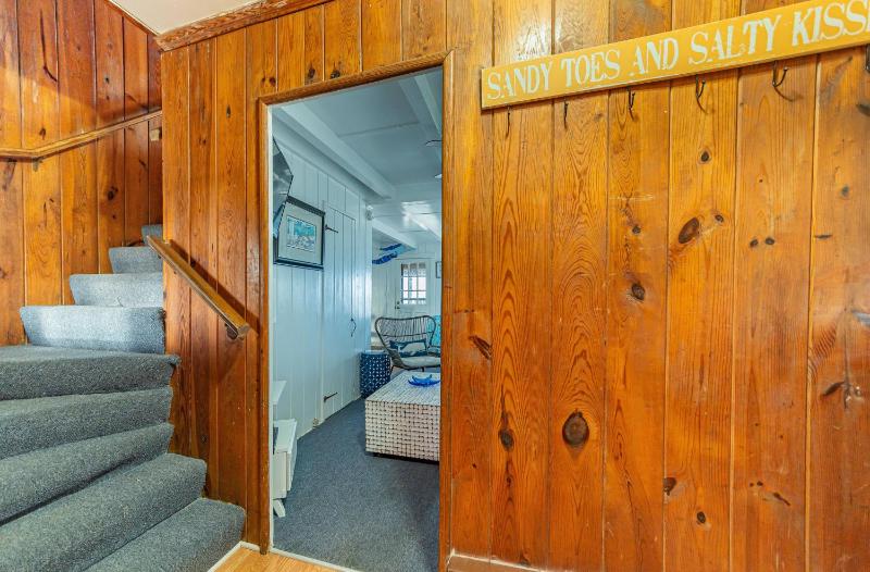 The Roaring 20's - KDH MP 6 Historic Oceanfront Cottage Sunrise Views Pets OK Flex Stays - image 4