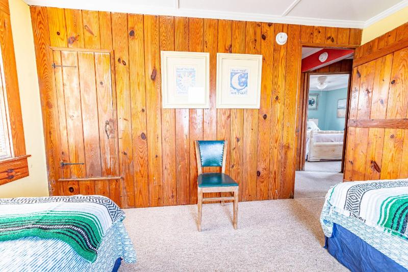 The Roaring 20's - KDH MP 6 Historic Oceanfront Cottage Sunrise Views Pets OK Flex Stays - image 18