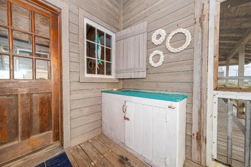The Roaring 20's - KDH MP 6 Historic Oceanfront Cottage Sunrise Views Pets OK Flex Stays - image 9