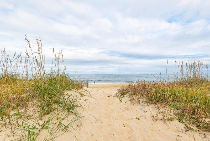The Roaring 20's - KDH MP 6 Historic Oceanfront Cottage Sunrise Views Pets OK Flex Stays - image 45
