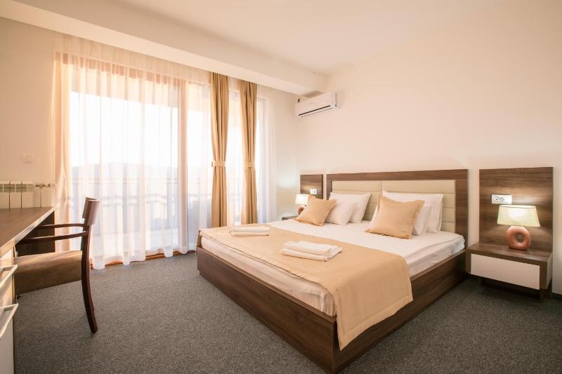 Deluxe Suite image 1