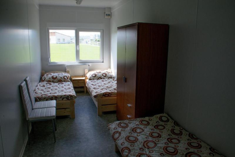 Economy Triple Room with Shared Bathroom image 3