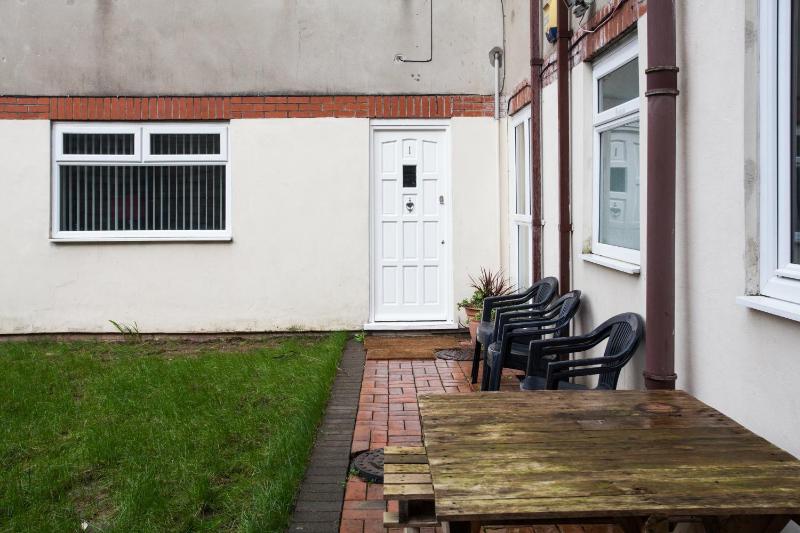 Superior Four-Bedroom Apartment image 3