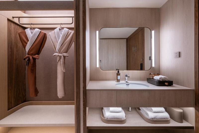 Crystal Hotel Qingdao Badaguan Scenic Area - image 10