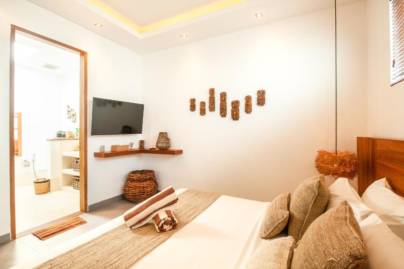 Exquisite 4BR Haven 5min Stroll to Beach Canggu - image 23