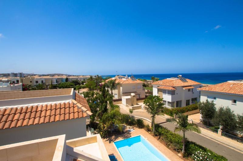 Three-Bedroom Villa image 1