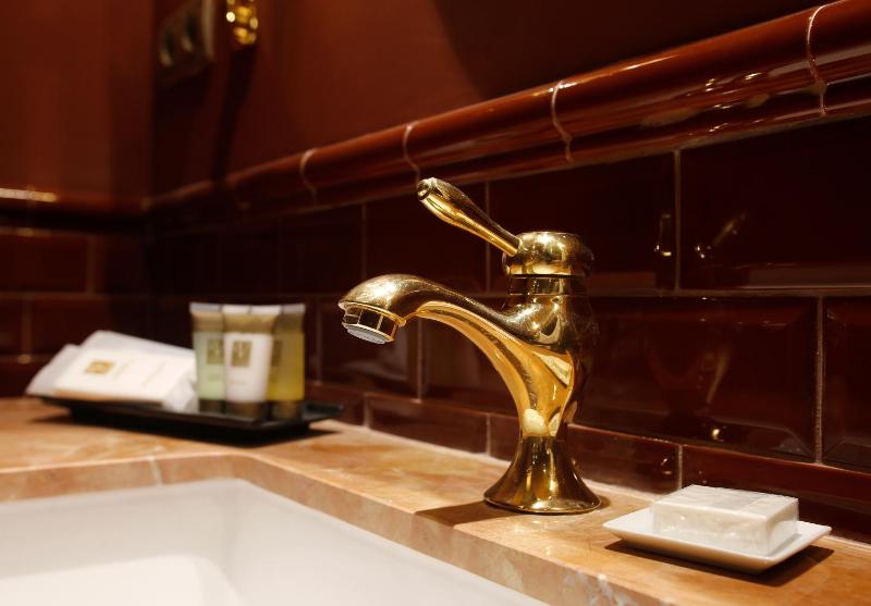 Standard Double Room image 2