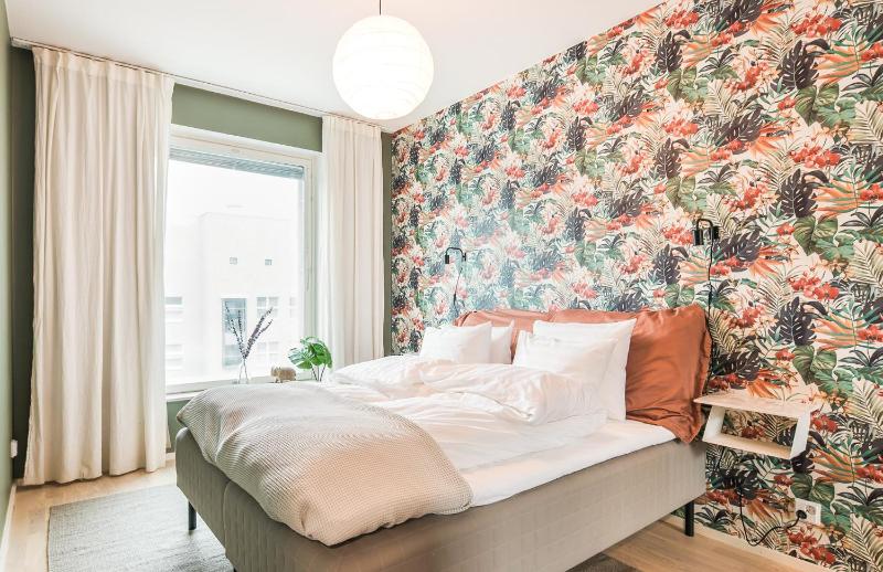 Stylish 2BR with Balcony AirCon 24h Shop - image 13