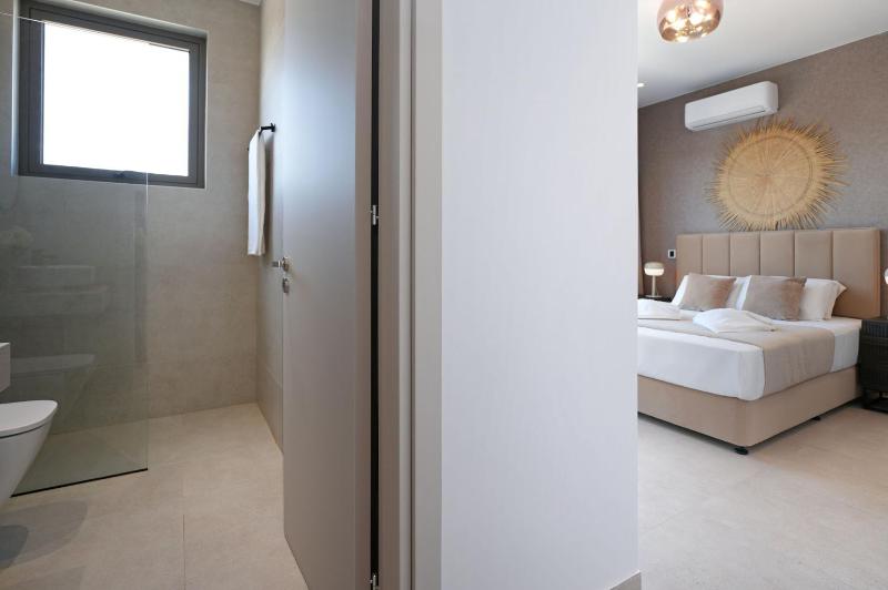 Princess Margaret Luxury Villa - image 2