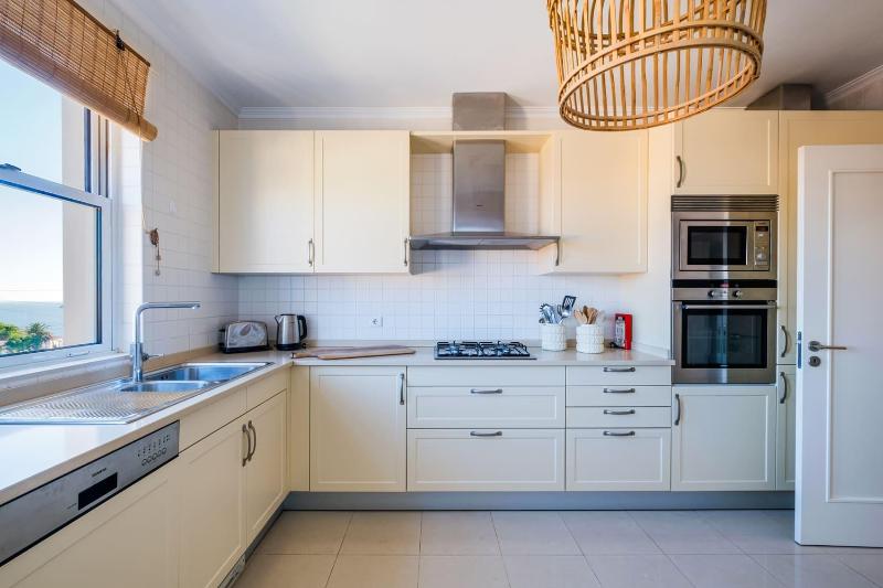 Saboia -Spacious Gorgeous Apartment - image 30