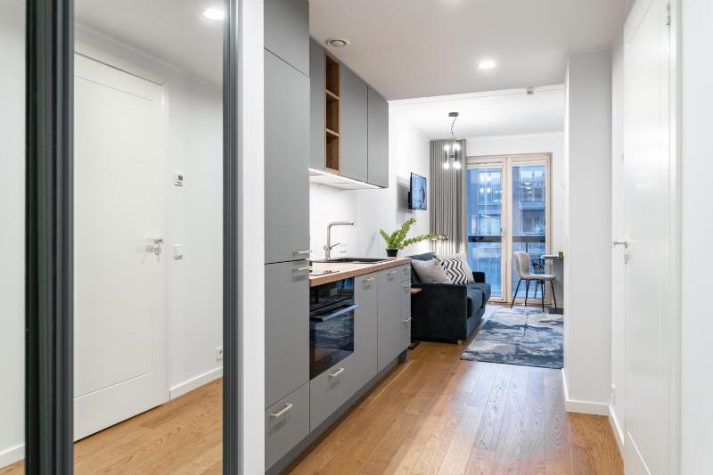 Stylish Studio with Balcony and Parking - image 5