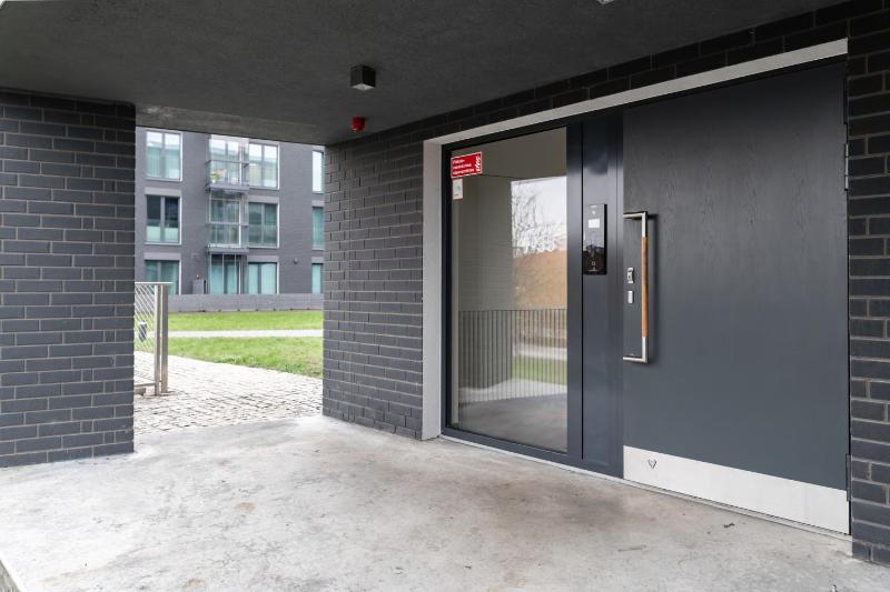 Stylish Studio with Balcony and Parking - image 11
