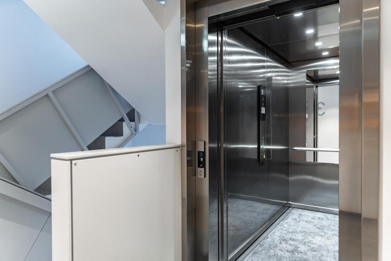 Stylish Studio with Balcony and Parking - image 9