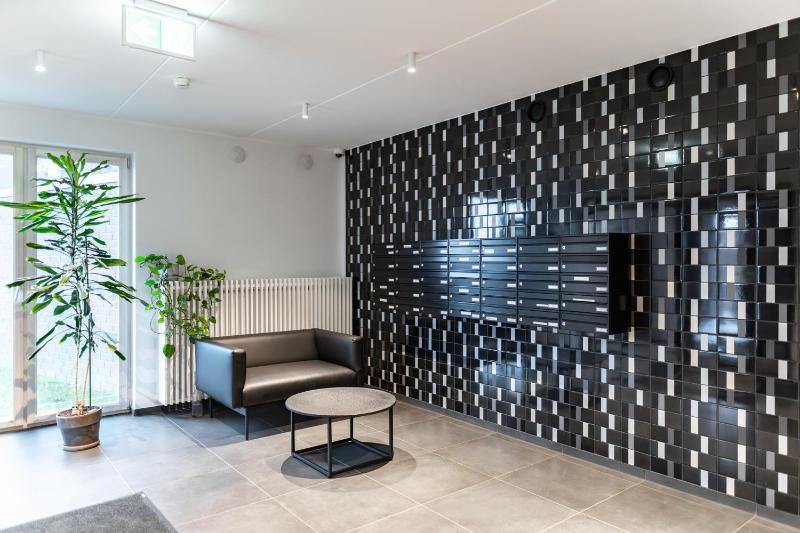 Stylish Studio with Balcony and Parking - image 4