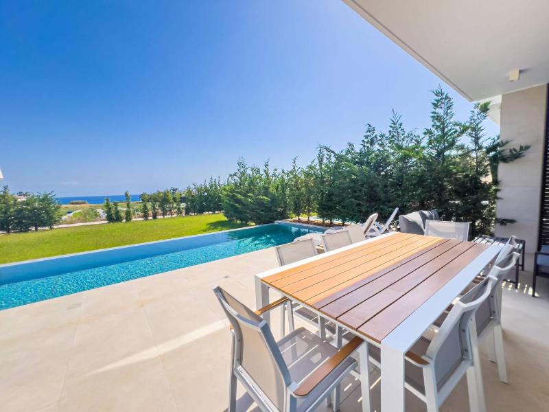 Azure Breeze Villa - Roof Garden & Sea Views - image 14