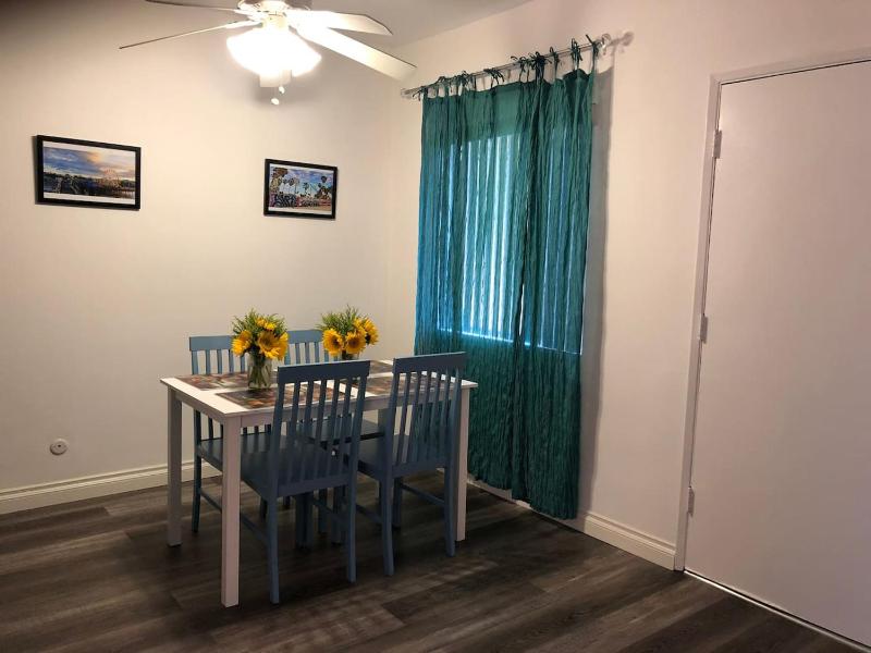 Modern 1 Bedroom Hollywood Apartment Near Larchmont Village Walk of Fame and Studios - image 11
