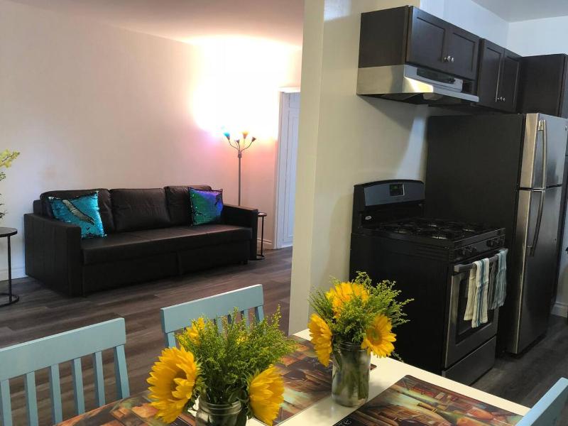 Modern 1 Bedroom Hollywood Apartment Near Larchmont Village Walk of Fame and Studios - image 5