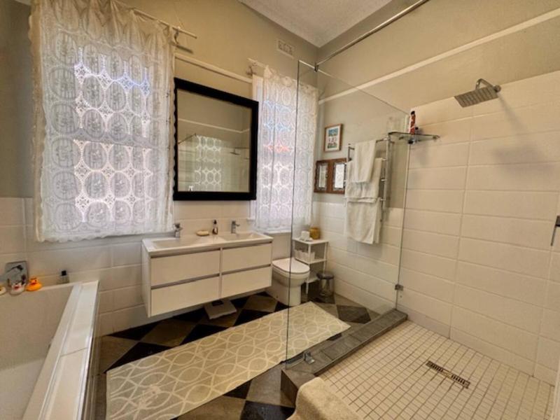 Charming Victorian Retreat - image 3