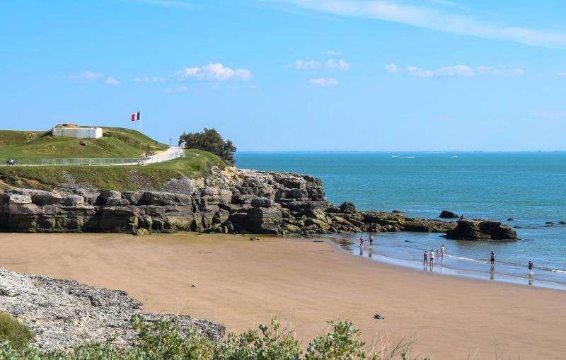 2 Bedroom Amazing Apartment In Royan - image 13