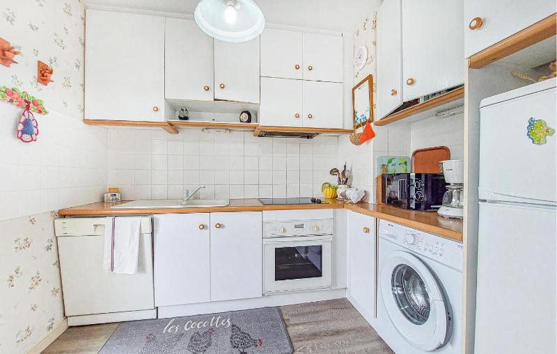 2 Bedroom Amazing Apartment In Royan - image 9