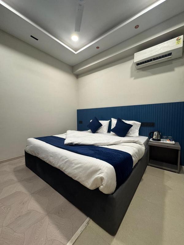 Hotel Aryan Inn at Railway Station Road Haridwar - image 9