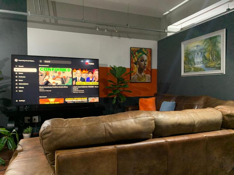 Warm & Luxury Stay at Maboneng with Kingbed HugeTV WiFi - image 11