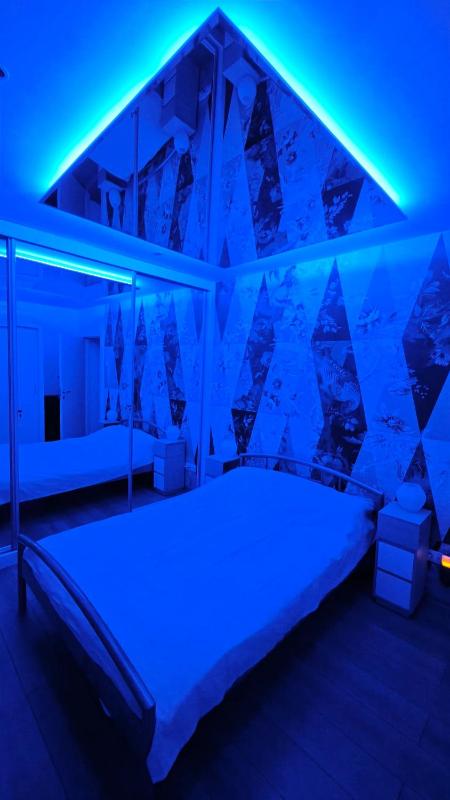 House of Mirrors - image 7