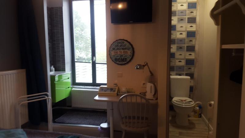 Airport - Double Room with Private Bathroom image 3