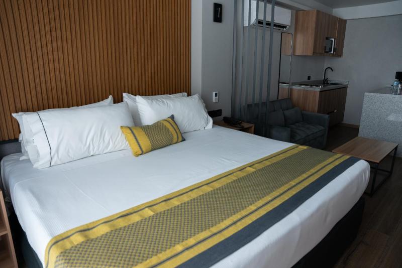 Hotel Block Suites - image 13