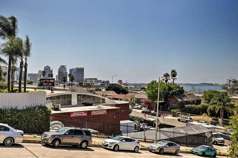 Apt in San Diego - image 2
