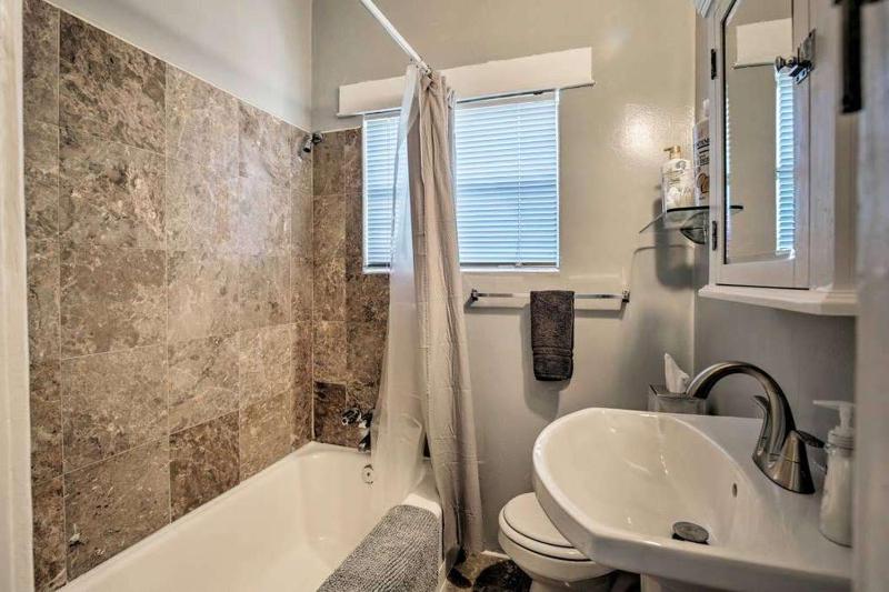 Apt in San Diego - image 3