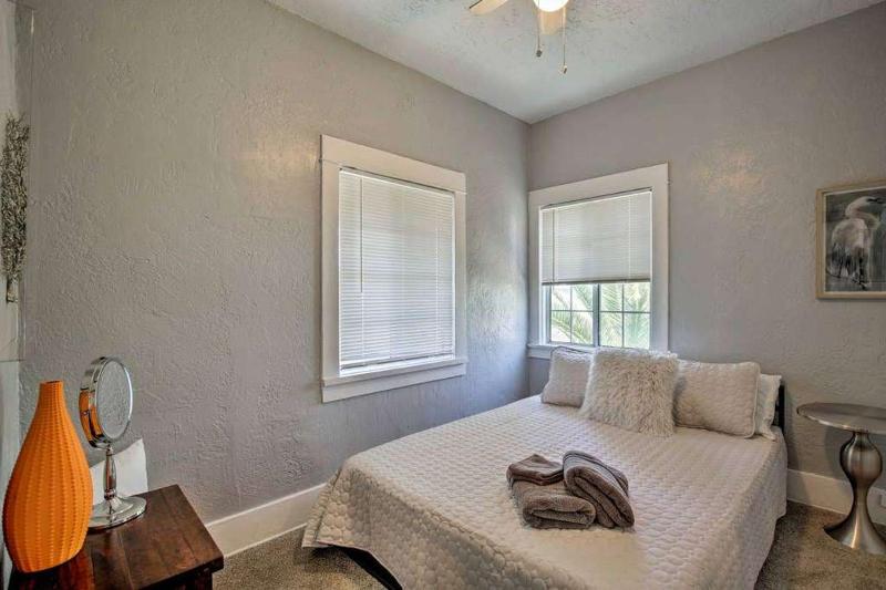 Apt in San Diego - image 16