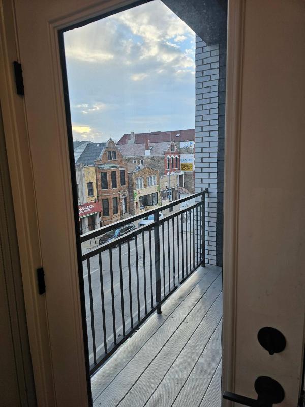 Updated 3 Bedroom Chicago Downtown Pilsen - image 7