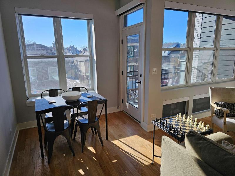 Updated 3 Bedroom Chicago Downtown Pilsen - image 13