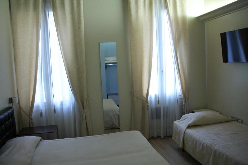 Triple Room image 4
