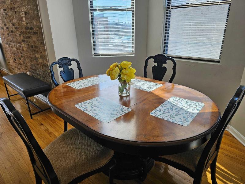 Two Bedroom West Loop - image 13