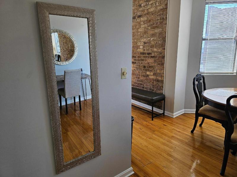 Two Bedroom West Loop - image 10