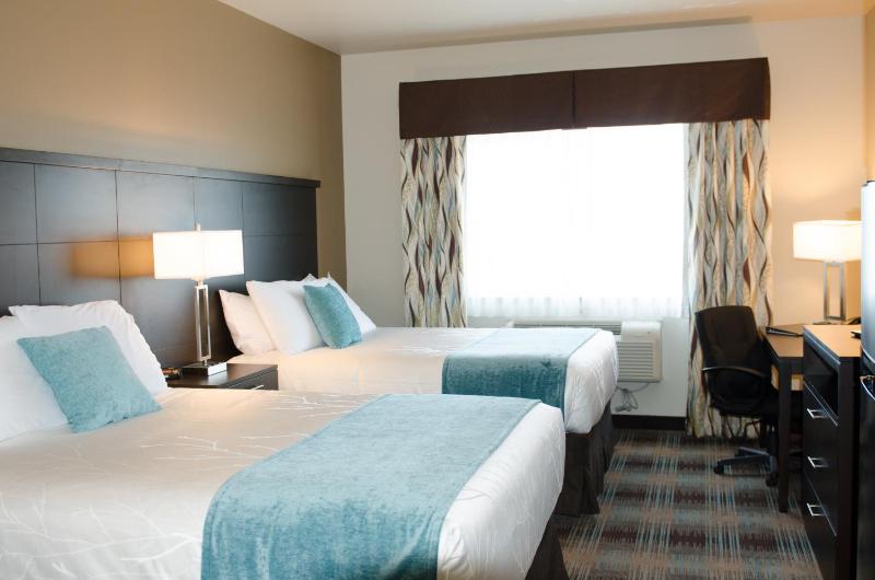 Queen Room with Two Queen Beds image 3