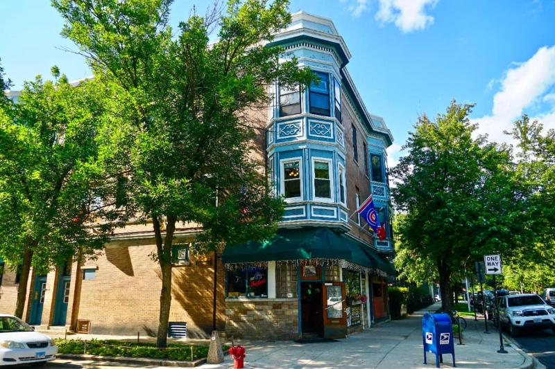 Cubs Apt Near Wrigley - image 1