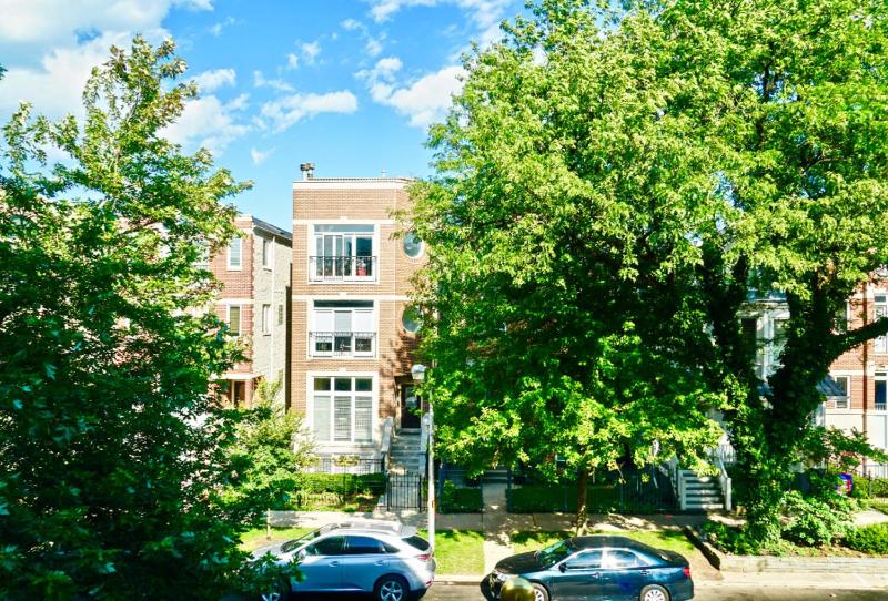 Cubs Apt Near Wrigley - image 15