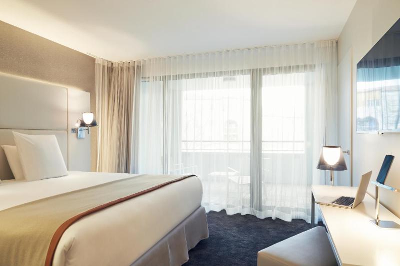 Classic Double Room with Balcony image 4