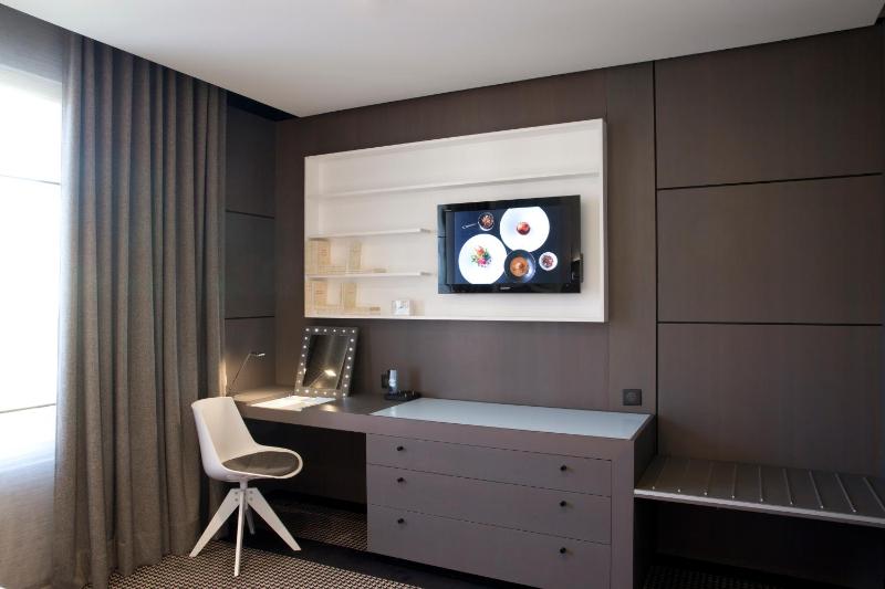 Deluxe Double Room image 4