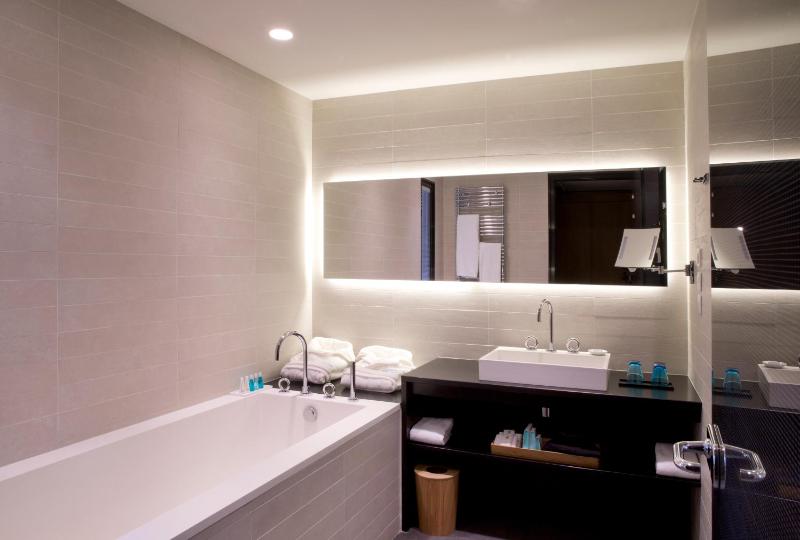 Deluxe Double Room image 3